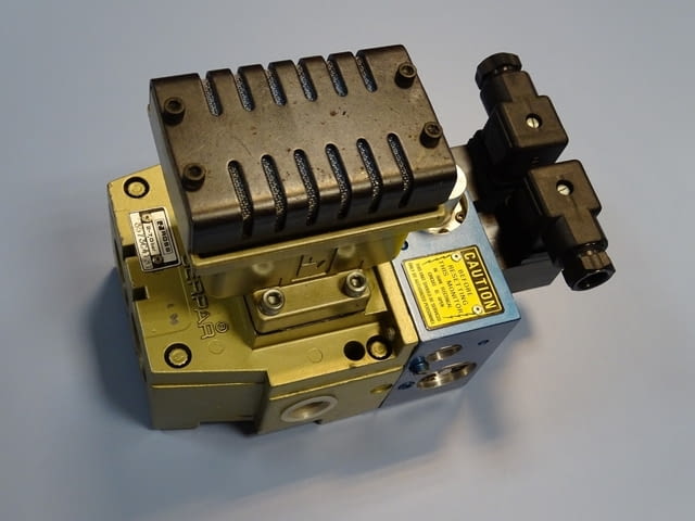 Пневматичен разпределител за преса Ross 3573C4131 solenoid valve - снимка 1