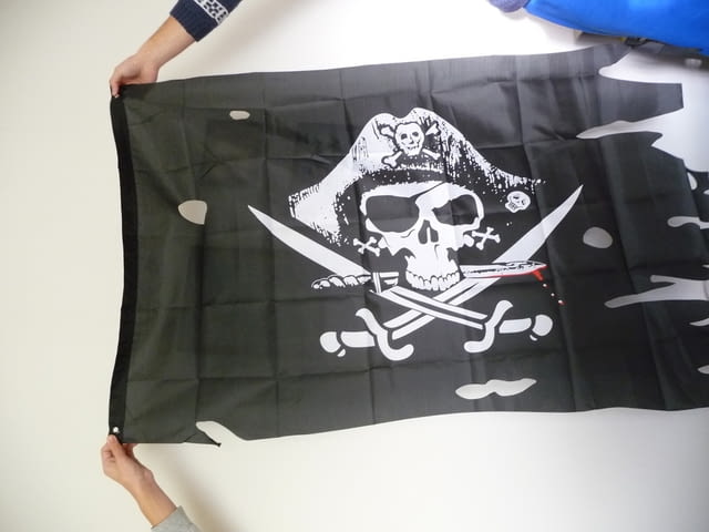 Пиратско знаме флаг шапка кораб корсар пирати прокъсано саби, city of Radomir - снимка 2