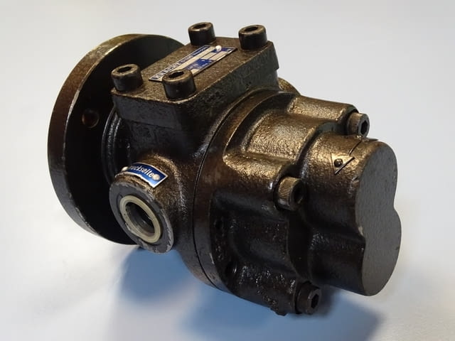 Хидравлична помпа KRACHT FMVZ 1/30 R 7DE1 Reduction Gear Oil Pump 13.6cm3 - снимка 2