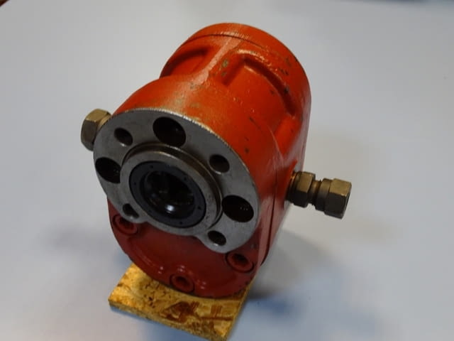 Хидравлична зъбна помпа TOS JHZJ 16/79 hydraulic pump, city of Plovdiv | Industrial Equipment - снимка 4