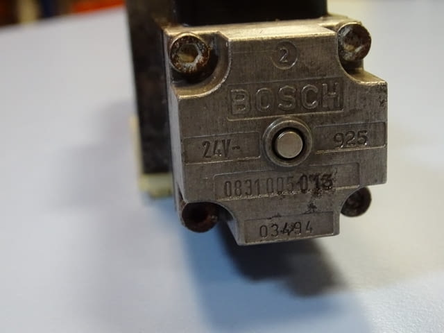 Хидравличен разпределител BOSCH 0810 090100 directional control valve 24VDC - снимка 4