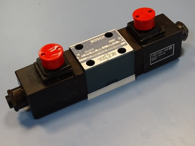 Хидравличен разпределител BOSCH 0810 091 003 directional control valve - снимка 1