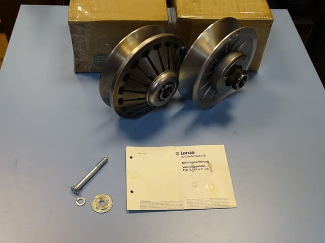 Вариаторни шайби комплект Lenze 11-213.20 variable speed pulley 28H7 - снимка 1