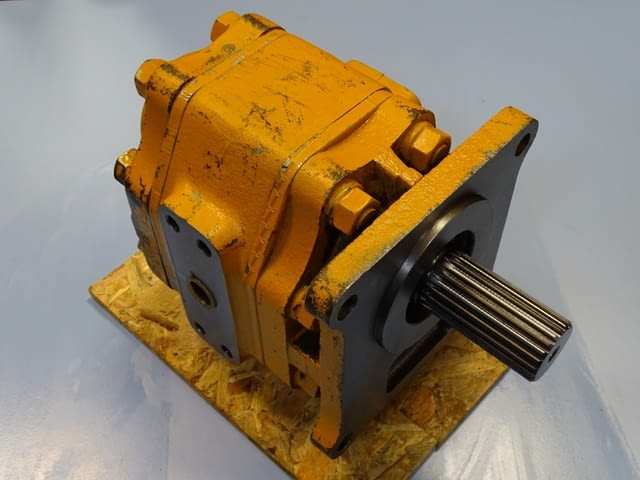 Хидравлична помпа за булдозер Komatsu Hydraulic pump for Bulldozer D85C-1/D155A-1 - снимка 1