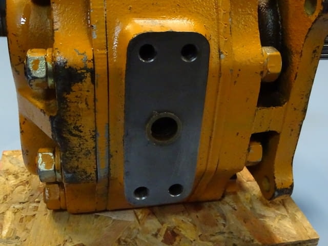 Хидравлична помпа за булдозер Komatsu Hydraulic pump for Bulldozer D85C-1/D155A-1 - снимка 3