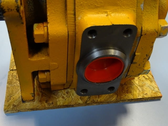 Хидравлична помпа за булдозер Komatsu Hydraulic pump for Bulldozer D85C-1/D155A-1 - снимка 6