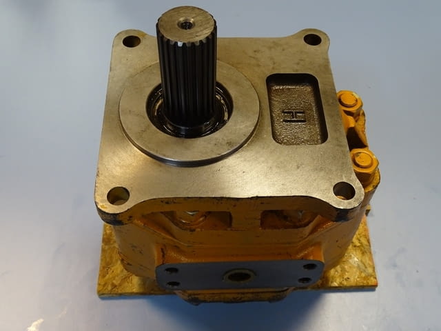 Хидравлична помпа за булдозер Komatsu Hydraulic pump for Bulldozer D85C-1/D155A-1 - снимка 9