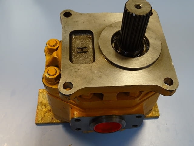 Хидравлична помпа за булдозер Komatsu Hydraulic pump for Bulldozer D85C-1/D155A-1 - снимка 11