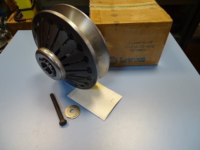 Вариаторна шайба Lenze 11-213.25-920 variable speed pulley 38H7 Ф250/Ф38