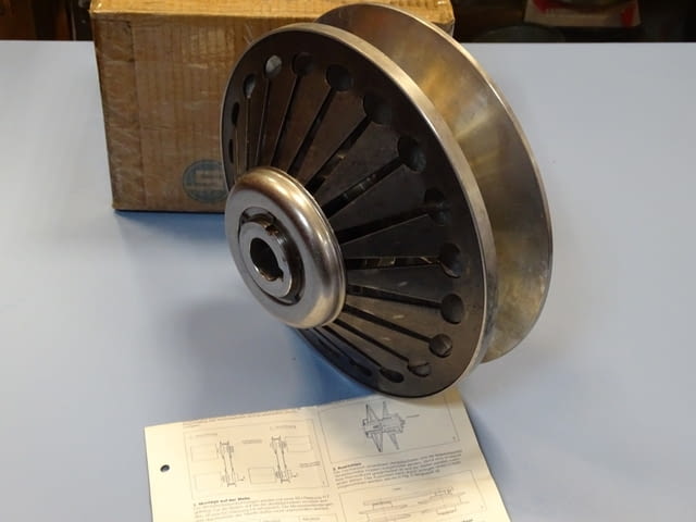 Вариаторна шайба Lenze 11-213.25-920 variable speed pulley 28H7 Ф250/Ф28 - снимка 1