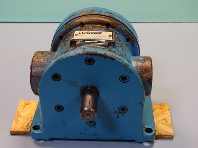 Хидравлична помпа Vickers V134 U20 Fixed displacement vane pump