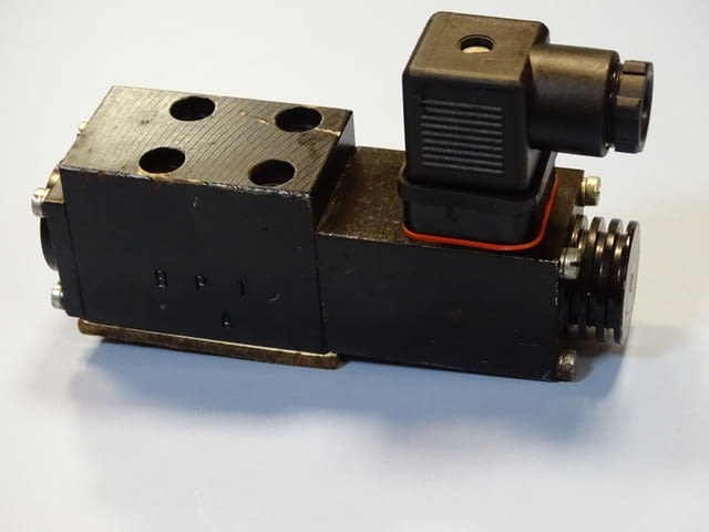 Хидравличен разпределител TOS RSE 1-042R11-1700 24VDC solenoid hidraulic valve - снимка 2