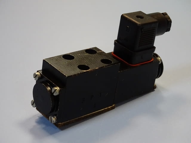 Хидравличен разпределител TOS RSE 1-042R11-1700 24VDC solenoid hidraulic valve - снимка 3