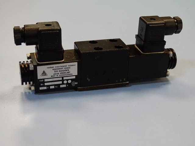 Хидравличен разпределител TOS RSE 1-042J15-1700 24VDC solenoid hidraulic valve - снимка 1