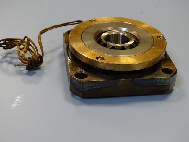 Електромагнитен съединител ETM 0.56 2A(1A) electromagnetic multi-plate clutch - снимка 1