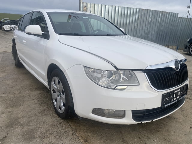 Skoda SuperB 2. 0 TDI 170 кс. , 4x4, 6ск. , двигател CFG B, 115 000 км. , 2011 г. , euro 5, Шкода С - снимка 2