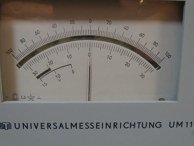 Универсален измервателен уред RFT VEB universalmesseinrichtung UM111 - снимка 4