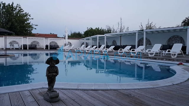 Къща за гости с бар-ресторант и басейн по пътя Стара Загора - Маказа /Гърция/