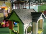 Детски клуб с градина