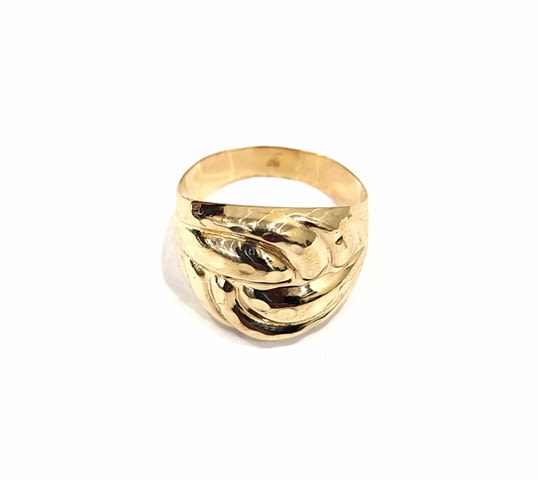 Златен пръстен: 2.61гр.