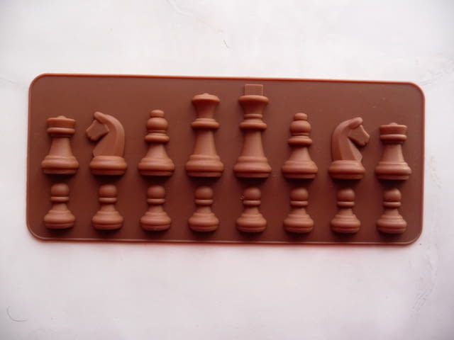 Силиконовa формa за сладкиши шахматни фигури бонбони шах мат, city of Radomir - снимка 1