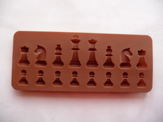 Силиконовa формa за сладкиши шахматни фигури бонбони шах мат, city of Radomir - снимка 2