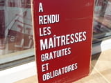 Метална табела надпис за любовниците метресите на френски език