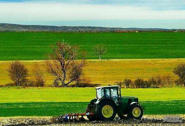 Курс за професия ”Фермер”, специалност ”Земеделец”