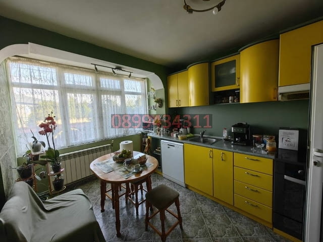 Продавам двуетажна обзаведена къща в гр. Костинброд, city of Kostinbrod | Houses & Villas - снимка 5