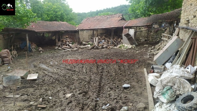 Къща с двор в село Габровци - махала Свирците 2-етажна, Гредоред, 156 м2 - село Габровци | Къщи / Вили - снимка 11