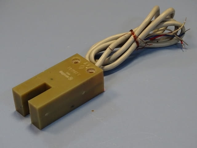 Индуктивен датчик DDR RFT Ursaflop 2.2702/01 proximity sensor slotted initiator - снимка 1