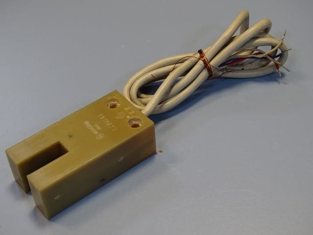 Индуктивен датчик DDR RFT Ursaflop 2.2702/01 proximity sensor slotted initiator - снимка 6