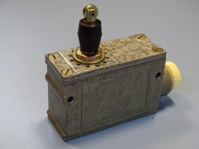 Краен изключвател DDR VEB RTF Robotron BF1.E1/1 Limit Switch 10A 220V - снимка 2