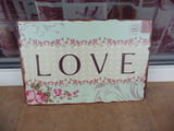 Метална табела послание надпис Любов Love цветя и рози влюбени
