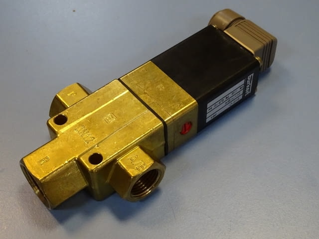 Магнет вентил 3-пътен Burkert 340-C-304 3/2 way solenoid valve 24VDC 16Bar - снимка 2