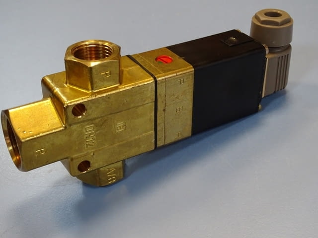 Магнет вентил 3-пътен Burkert 340-C-304 3/2 way solenoid valve 24VDC 16Bar - снимка 7