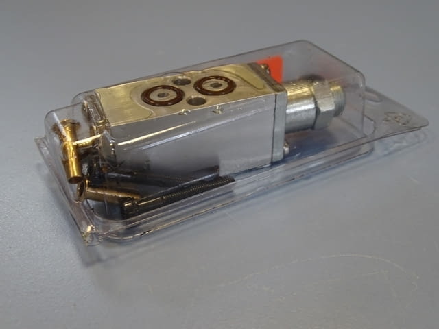 Пневматичен клапан Gluematic GHL200-SCRB operating air pressure - снимка 1