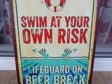 Метална табела надпис Плувате на собствен риск спасителя пие бира море плаж