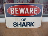 Метална табела надпис Внимание акули опасност Челюсти хора shark