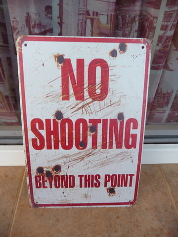 Метална табела надпис Не стреляй Внимавай в картинката знак, град Радомир - снимка 1