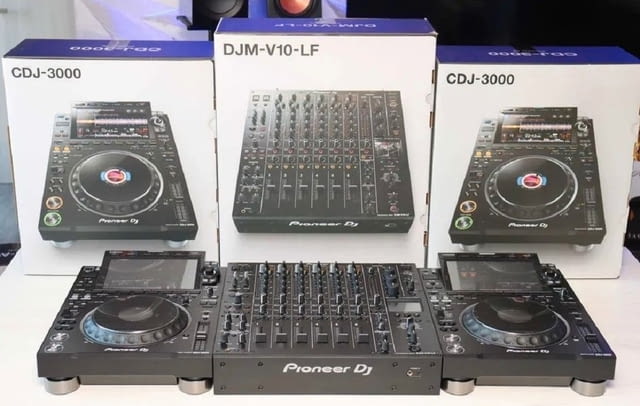 Pioneer CDJ-3000 , Pioneer DJM-A9 , Pioneer DJM-V10-LF , Pioneer CDJ-2000NXS2 , Pioneer DJM-900NXS2 - снимка 10