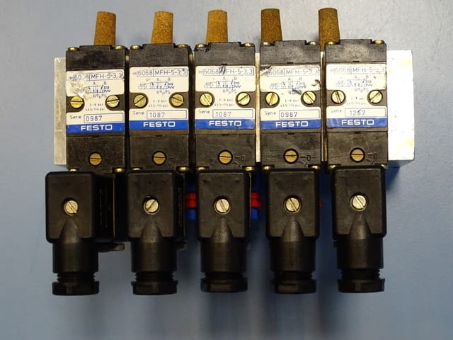 Пневматичен разпределител Festo MEH-5-33 Pneumatic Directional Control Valve 24VDC - снимка 2