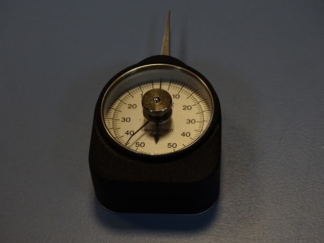 Грамометър CORREX HAAG-STREIT Bern tension gauge Gramm Pond 50-0-50 - снимка 2