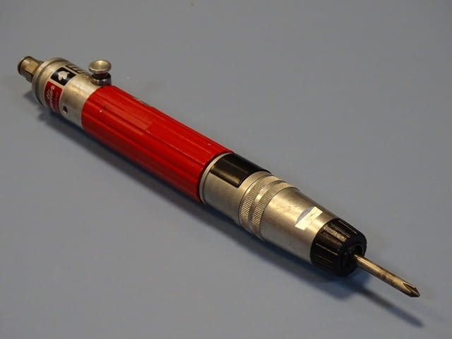 Пневматична отвертка Desoutter 2B88-A Pneumatic screwdriver 1200min-1 - снимка 2