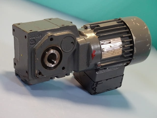 Мотор редуктор Flender Himmel CA10-G56M4 Gear Motor 0.09kW 1350min-1 - снимка 9