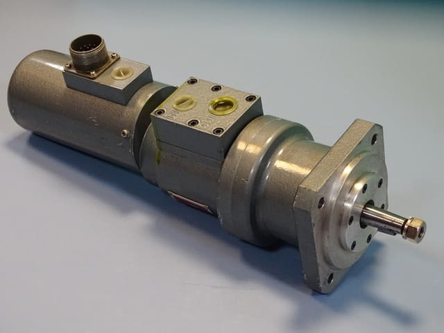 Електрохидравличен ендкодер FUJITSU Limited EHPM 1/5 SSSS electro hydraulic pulse motor - снимка 1