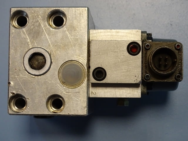 Серво клапан MOOG mod 77-720/77-715 flow control servo valve, city of Plovdiv - снимка 7