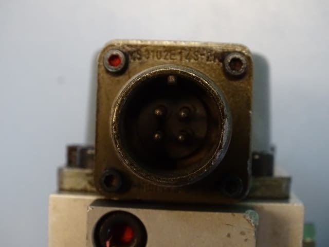 Серво клапан MOOG mod 77-720/77-715 flow control servo valve, city of Plovdiv - снимка 8