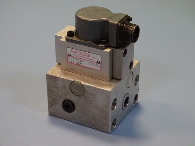 Серво клапан MOOG mod 77-720/77-715 flow control servo valve, city of Plovdiv - снимка 9