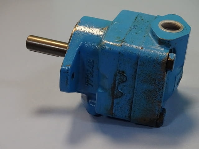 Хидравлична помпа Vickers V210 9W 1A12S214 Hydraulic vane pump - снимка 2